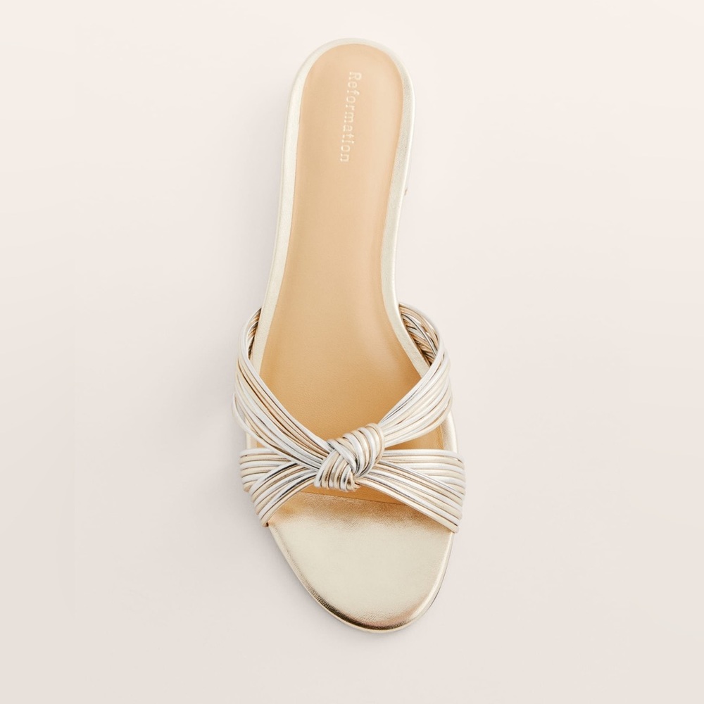 NWOT Reformation Peridot Mignon Knot Flat Sandal - Gold / Silver - size 7